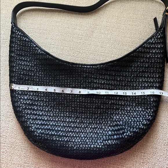 The essential curve shoulder bag - Picture 14 of 16